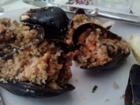 Cozze gratinate, stuffed mussels